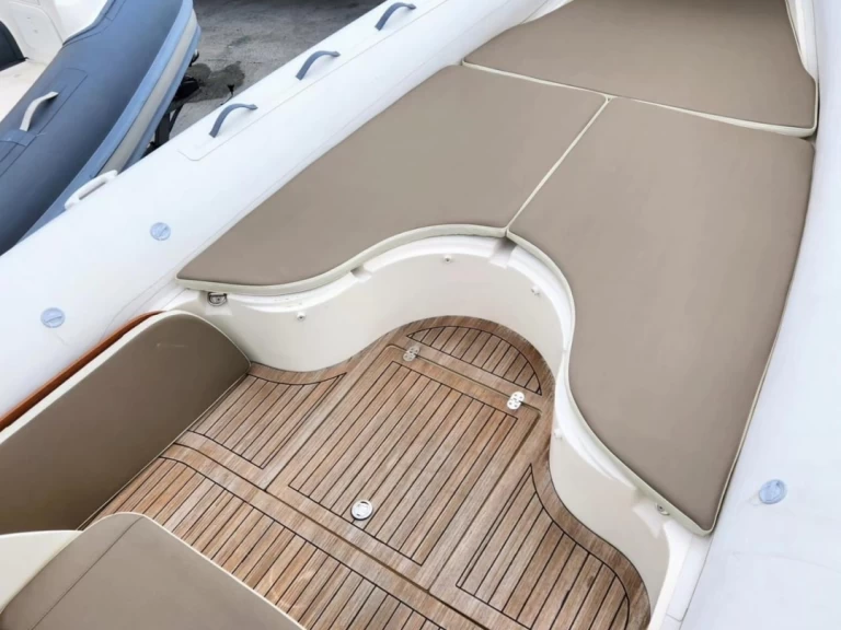 Huur een Nuova Jolly NUOVA JOLLY 820 KING in Hyères