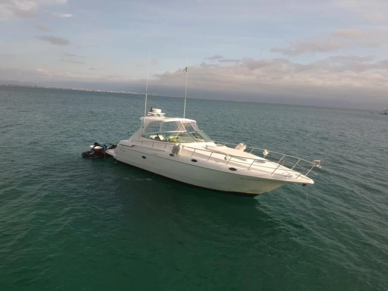 Bootverhuur Cruisers 44 in Cruz de Huanacaxtle via SamBoat