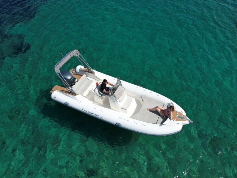 Bootverhuur Porto-Vecchio goedkoop Tempest 700