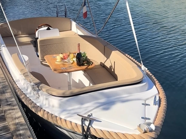 SZKUTNICZY ZAKLAD KRUGER DELTA EE 485 te huur van particulier of professional in Mandelieu-la-Napoule