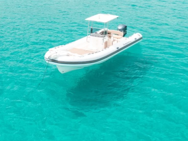 Motorboot te huur in Poltu Quatu voor de beste prijs