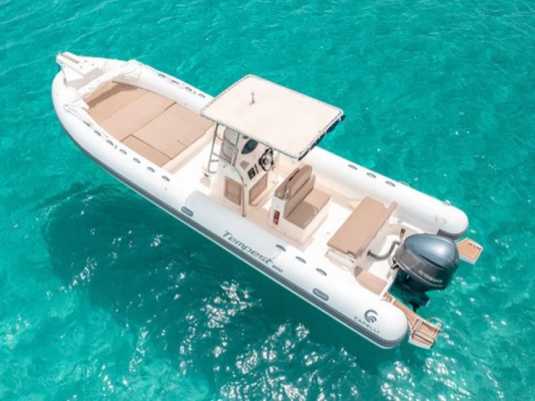 Bootverhuur Poltu Quatu goedkoop Capelli 900 Sun 250 HP