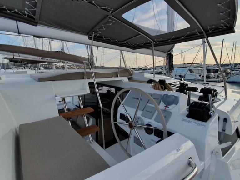 Catamaran te huur in Pomer voor de beste prijs