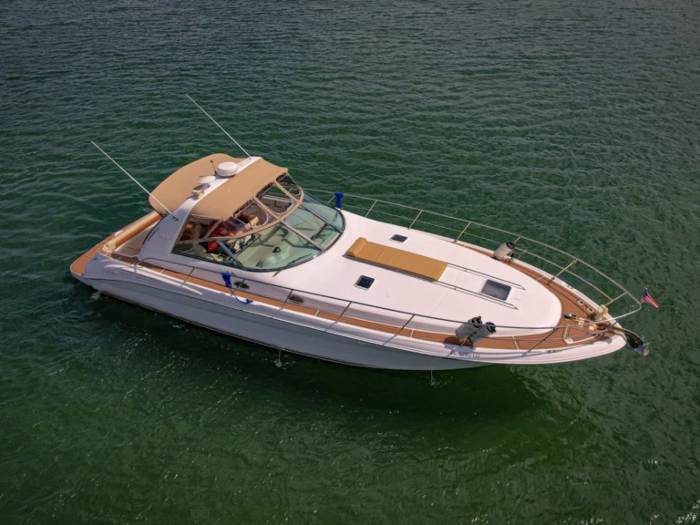 Huur een Sea Ray Sea Ray 400 Sundancer in Miami Beach
