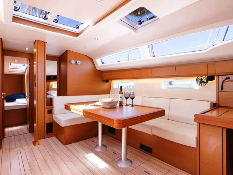 Huur een Jeanneau Jeanneau 54 in Néa Péramos