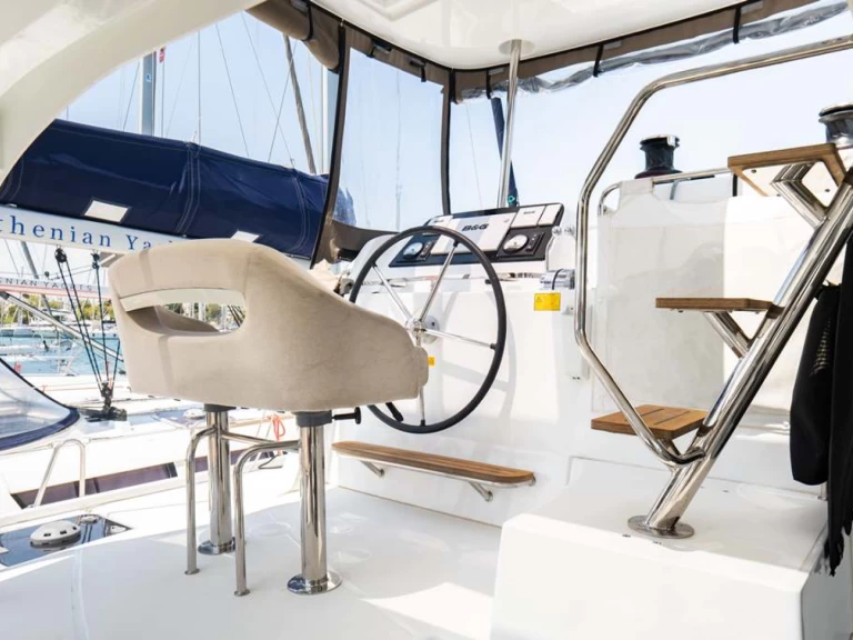 Huur een Lagoon Lagoon 42 in Néa Péramos