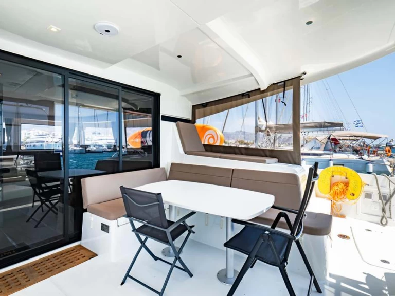 Bootverhuur Néa Péramos goedkoop Lagoon 42