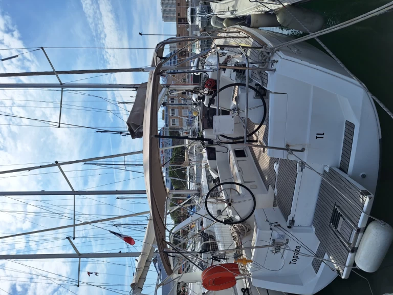 Verhuur Zeilboot in Toulon - Jeanneau Sun Odyssey 379