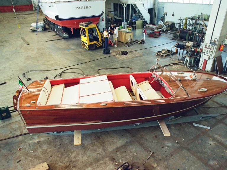 Huur Motorboot met of zonder schipper Cantiere di Chiavari in Berlin
