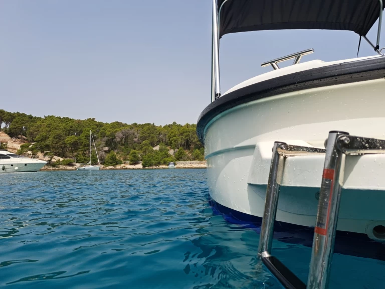 Bootverhuur Milna goedkoop Open 500