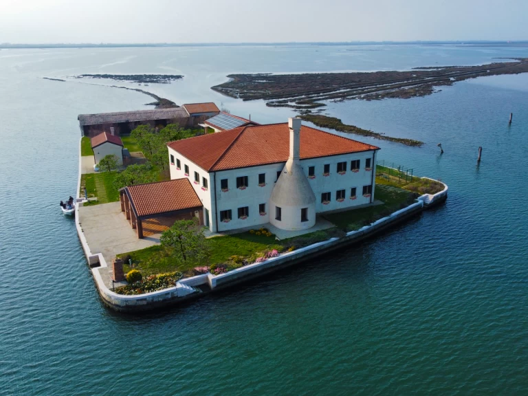 Huur een Bluline Bluline 19 Ft Open Plus in Venetië (stad)