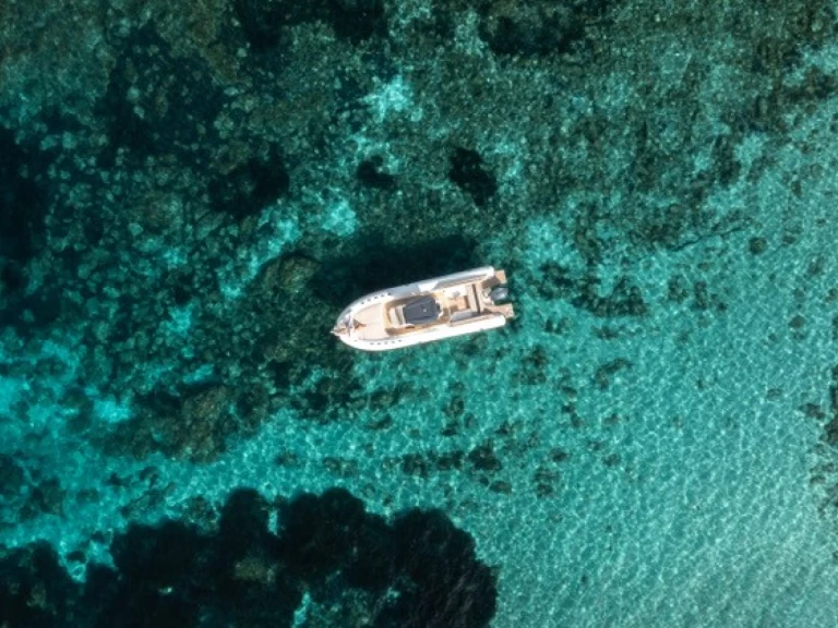 Bootverhuur  Capelli 900 Open 300 HP in Poltu Quatu via SamBoat