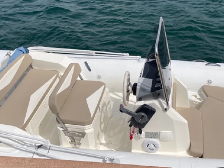 Bootverhuur Capelli Tempest 570 40 HP in Porto Cervo via SamBoat