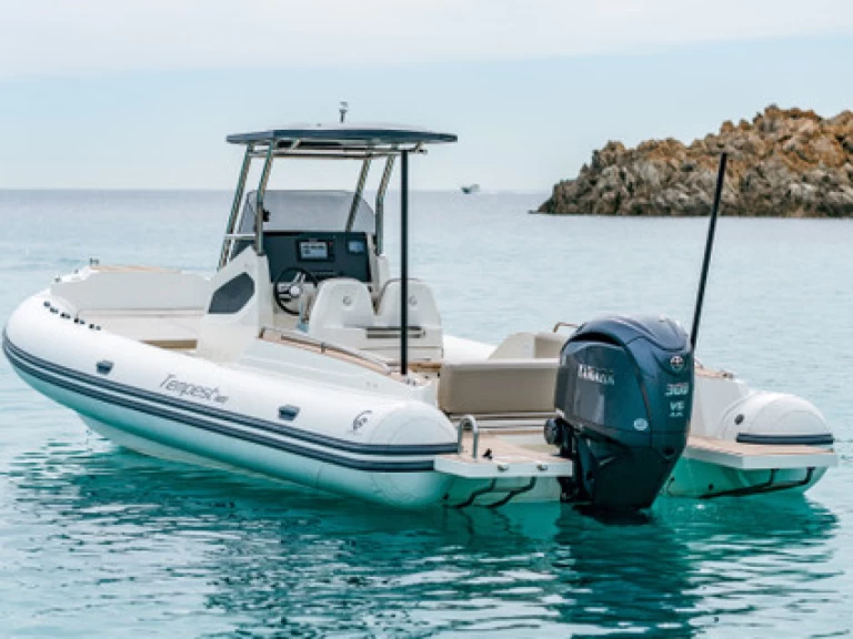 Motorboot te huur in Poltu Quatu voor de beste prijs