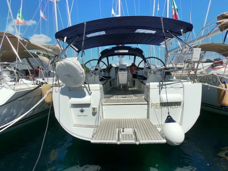 Bootverhuur Olbia goedkoop Sun Odyssey 409