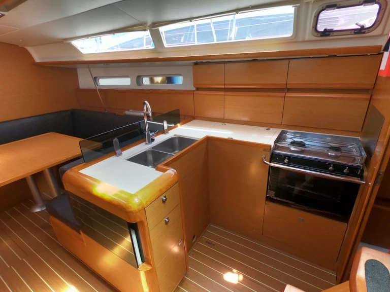 Bootverhuur Jeanneau Sun Odyssey 409 in Olbia via SamBoat