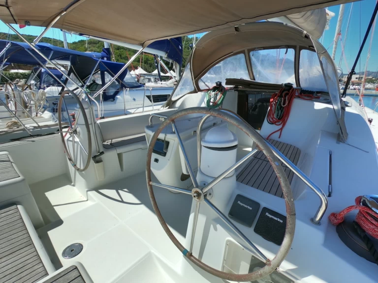 Jeanneau Sun Odyssey 42i te huur van particulier of professional in Olbia