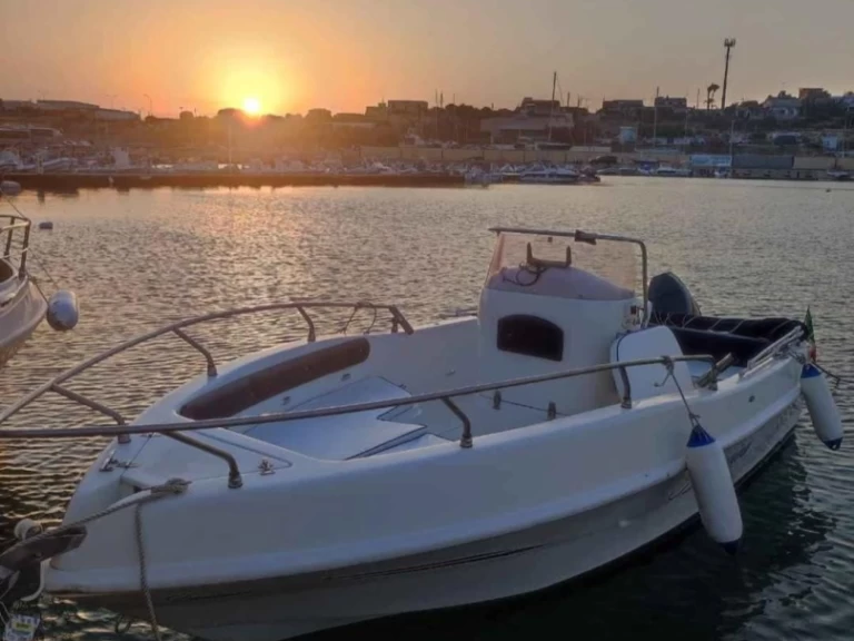 Motorboot te huur in Acitrezza voor de beste prijs