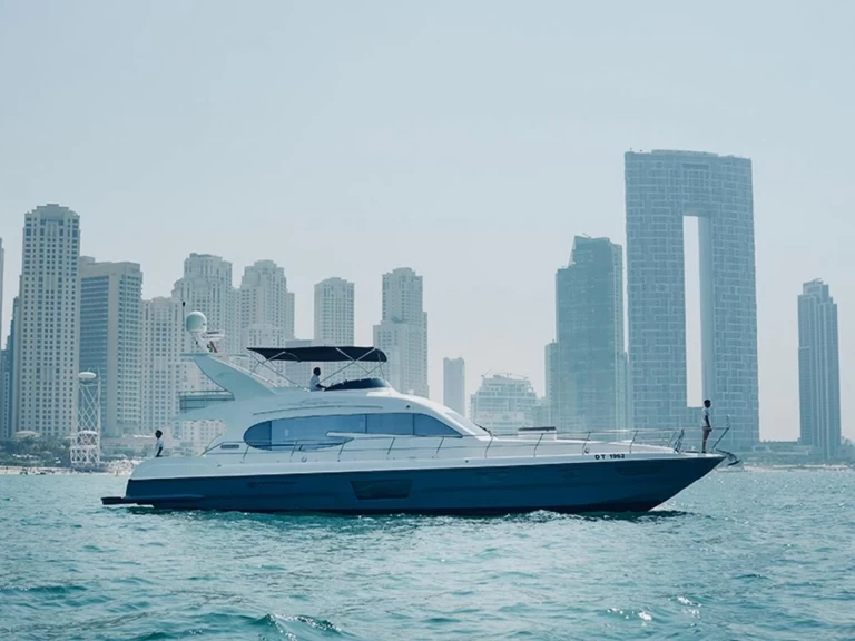 Jacht te huur in Dubaï harbour voor de beste prijs