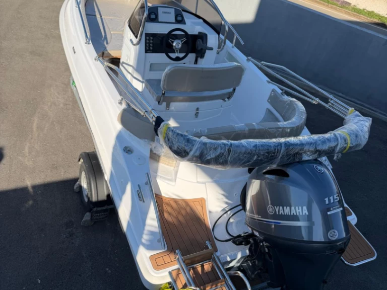 Motorboot te huur in Sveti Filip i Jakov voor de beste prijs