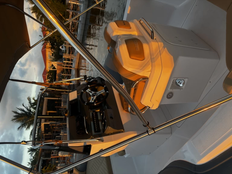 Bootverhuur Marigot goedkoop Salpa Soleil 26