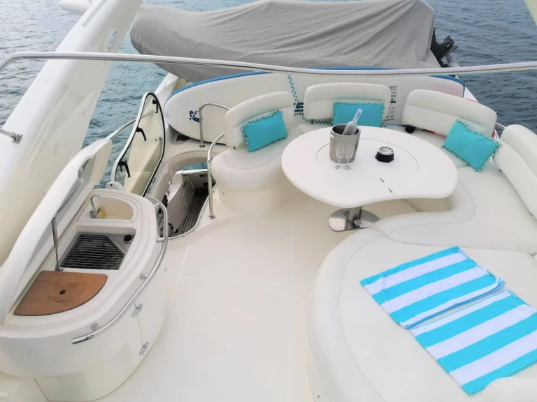Bootverhuur Azimut Azimut 68 in Piraeus Port via SamBoat