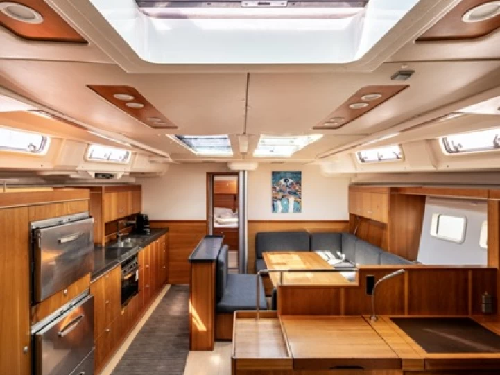 Bootverhuur Piraeus goedkoop Hanse 575