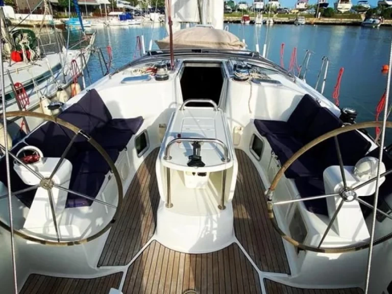 Huur een Jeanneau Sun Odyssey 45 in Níkiti