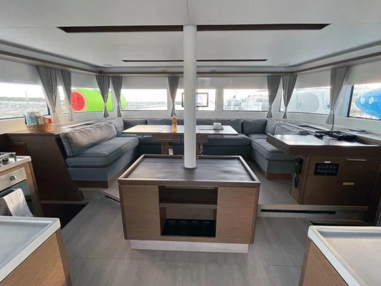 Huur een Lagoon Lagoon 50 in Seget Donji