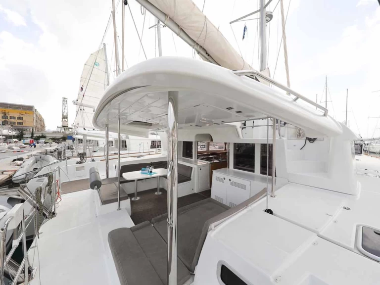 Verhuur Catamaran Lagoon met vaarbewijs