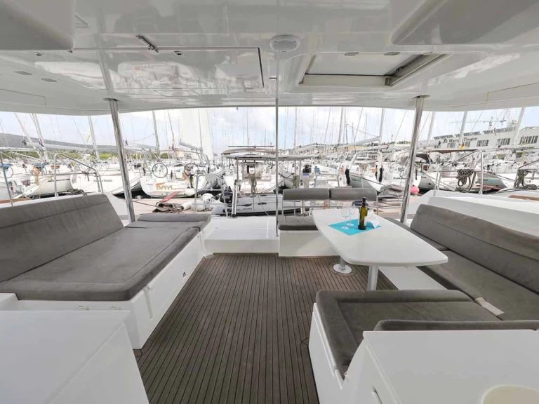 Catamaran te huur in Murter-Kornati voor de beste prijs