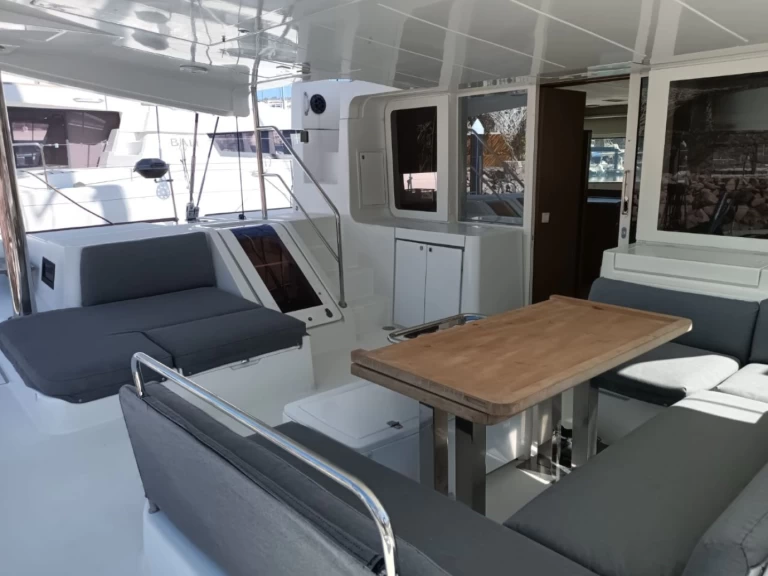 Verhuur Catamaran Lagoon met vaarbewijs