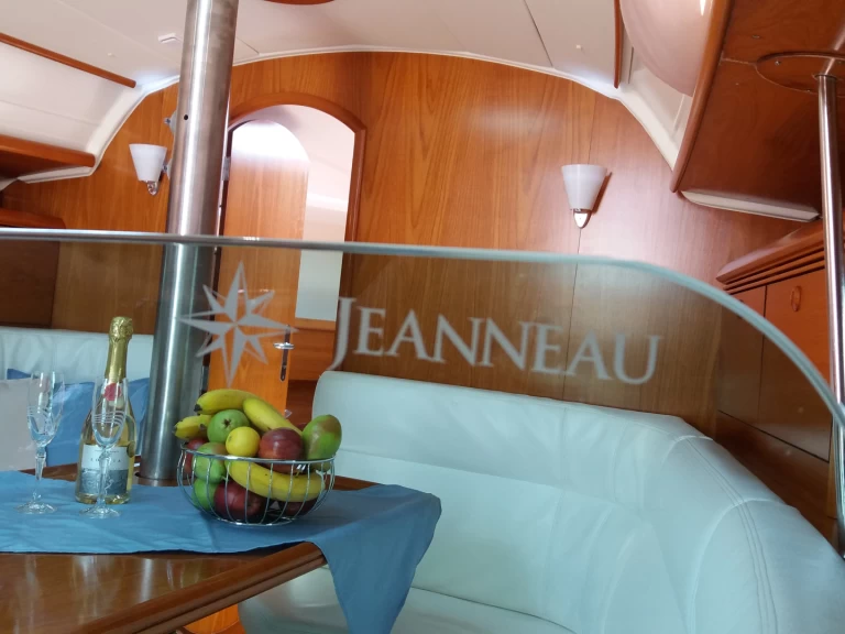 Zeilboot te huur in Néa Péramos voor de beste prijs