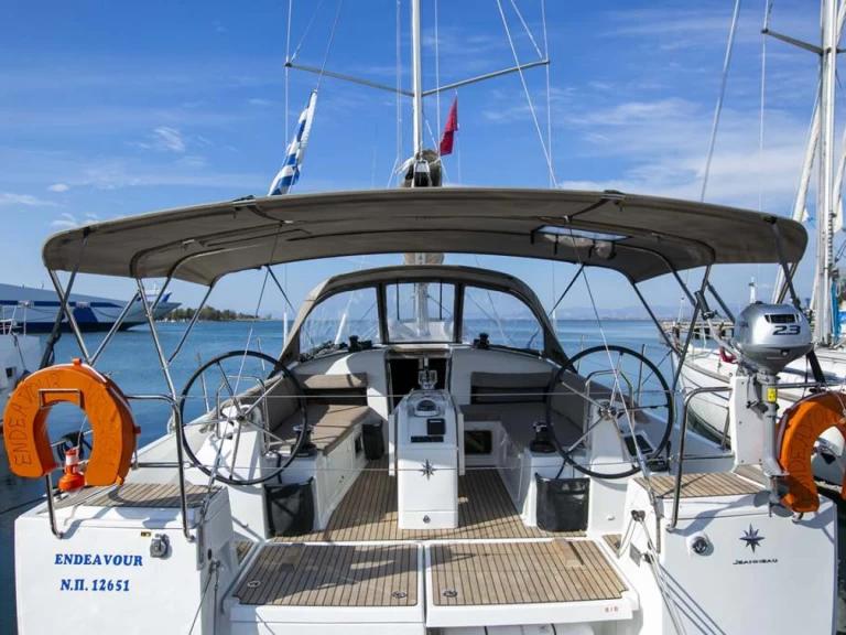 Huur een Jeanneau Sun Odyssey 440 in Neo Klima