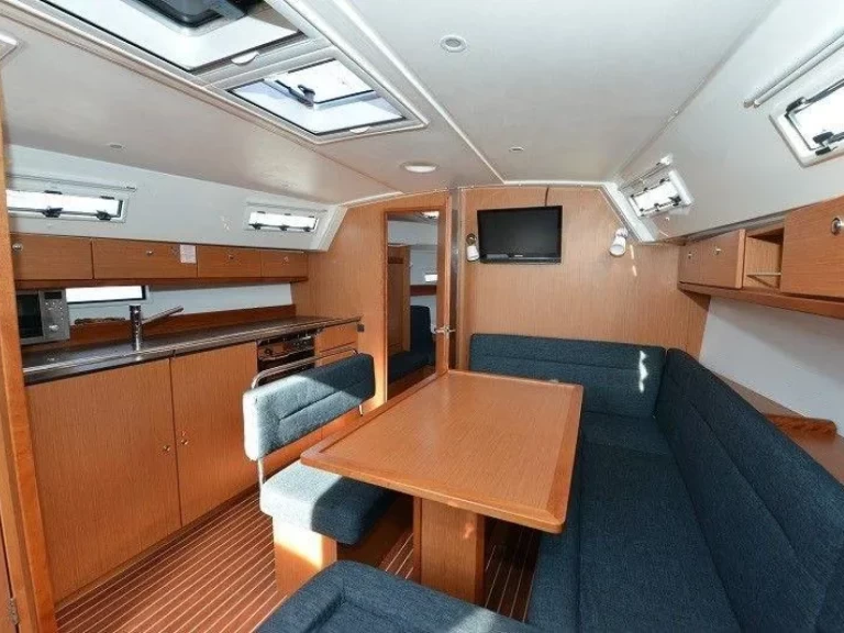 Huur een Bavaria Cruiser 40 in Primošten