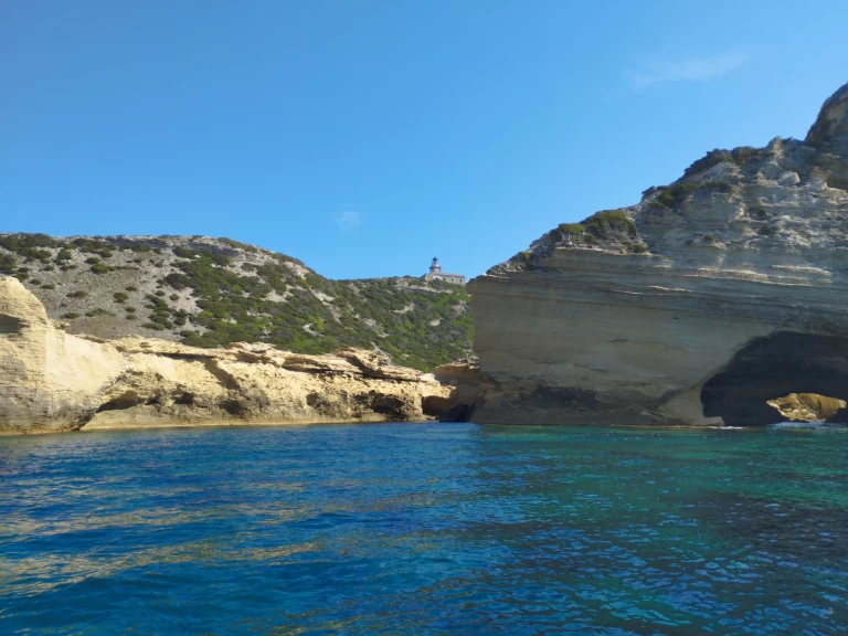 Bootverhuur Porto-Vecchio goedkoop Cap Camarat 6.5 CC Serie 3