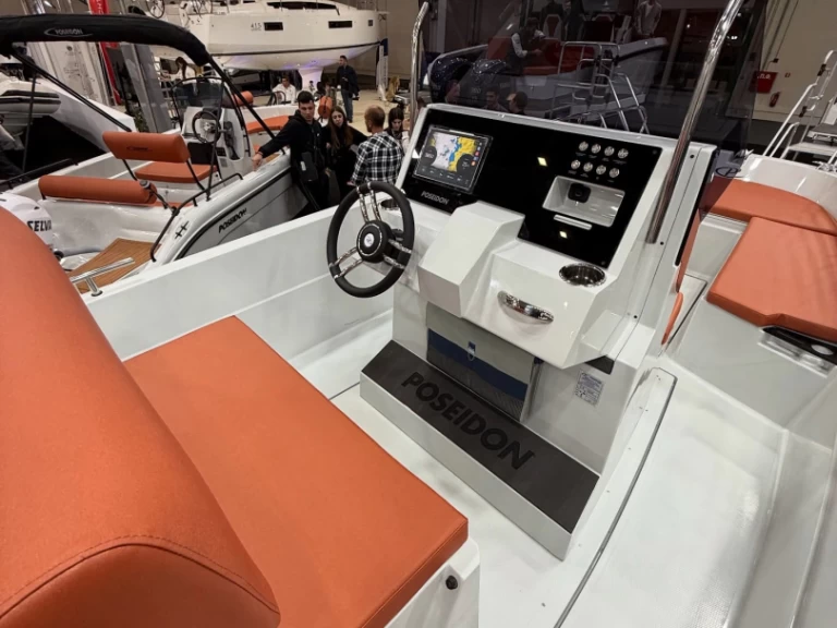 Poseidon Blu Water 210 te huur van particulier of professional in Trogir