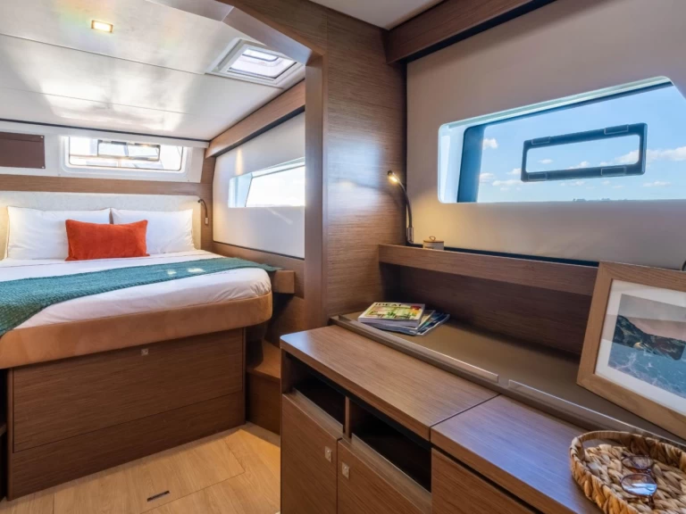 Catamaran te huur in Lávrio voor de beste prijs