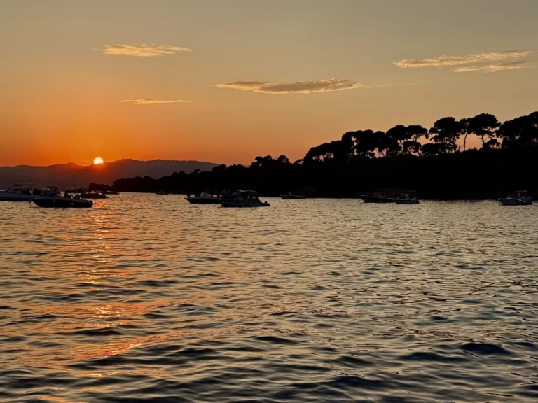 Jachthuur in Antibes - Jeanneau CAP CAMARAT via SamBoat