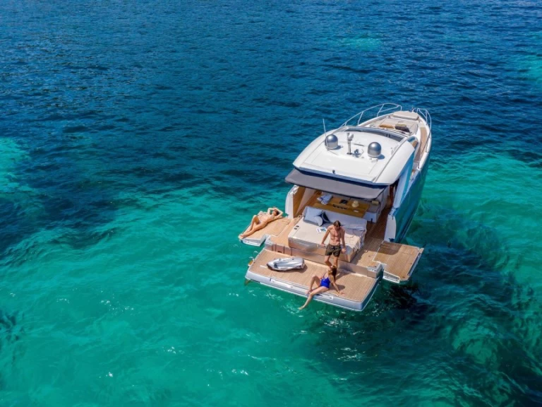 Verhuur Motorboot Jeanneau met vaarbewijs