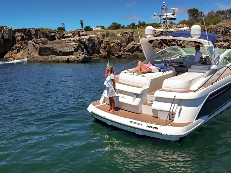 Huur Motorboot met of zonder schipper Fairline in Cascais