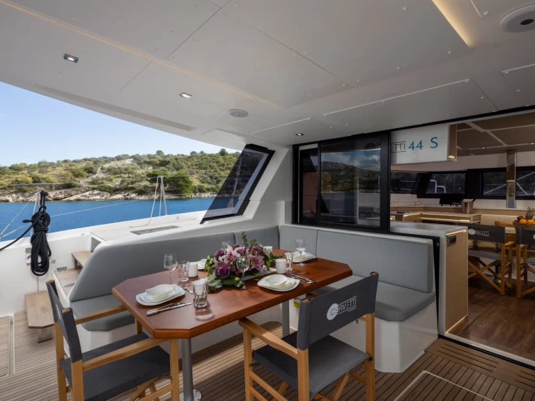 Bootverhuur Rodi Garganico goedkoop Cervetti 44 