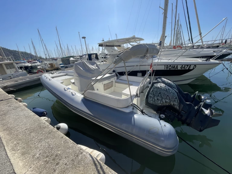 Verhuur RIB in Menton - Zodiac NZ-O 760