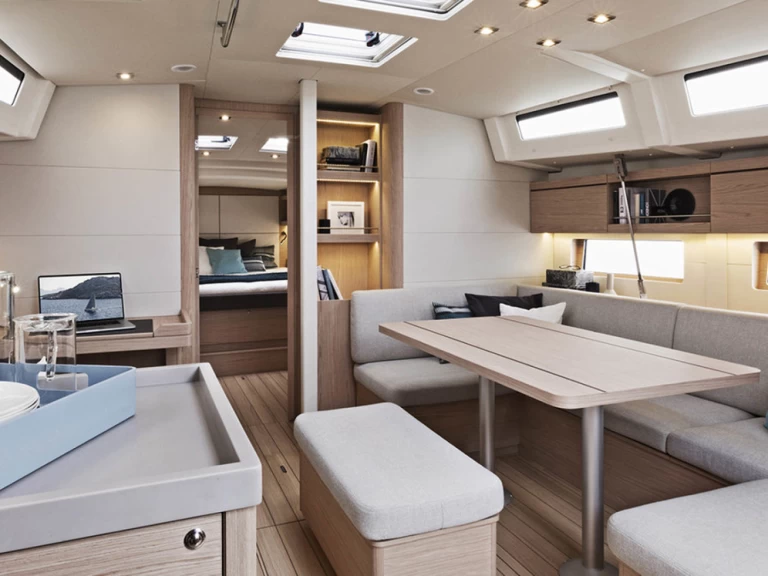 Huur een Bénéteau Oceanis 46.1 in Gouviá