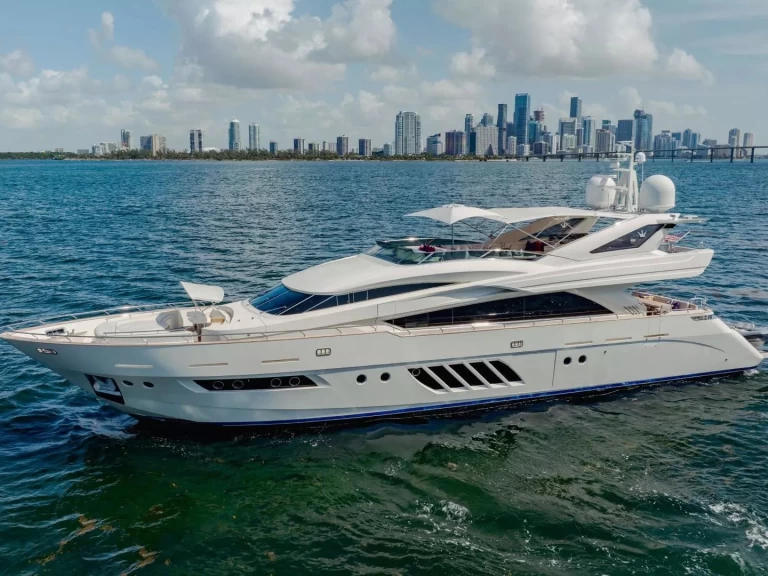 Huur een Dominator 28M in South Miami Beach
