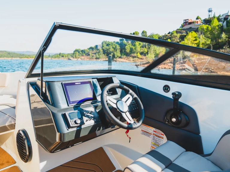 Huur een Bayliner VR6 OB in Poreč
