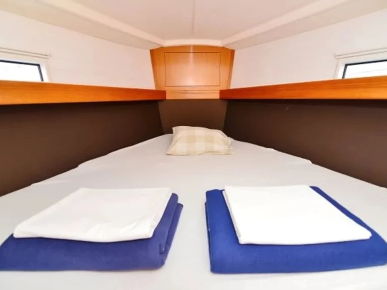 Huur een Bavaria Bavaria Cruiser 37 B in Betina