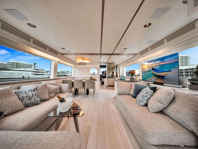 Huur een Azimut Knot Caught Slippin in Fort Lauderdale