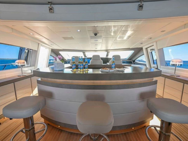 Bootverhuur Mangusta TOTAL in Paradise Island via SamBoat