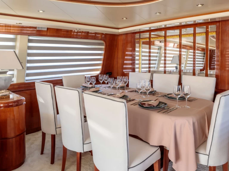 Falcon EFMARIA te huur van particulier of professional in Ellinikó